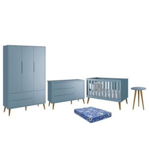 Dormitório Infantil Theo Retrô 3 Portas, Cômoda 1 Porta, Berço, Mesa de Apoio Azul Fosco com Pés Amadeirado e Colchão - Reller Móveis