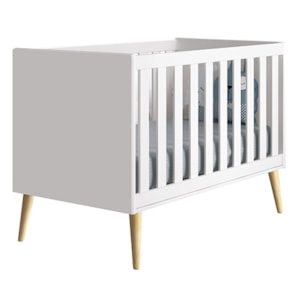 Quarto com Berço Theo e Guarda Roupa 3 Portas Branco Fosco e Pés Madeira Natural - Reller Móveis